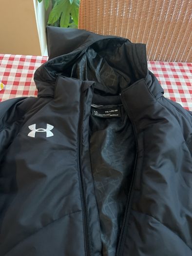 Under armour jacket size Xl youth