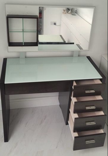 dressing table with chair