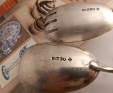 Antique/vintage  Richard Martin &Ebenezer Hall Sheffield  salad servers dated 1887 are very rare items if not unique in pristine condition with ceramic handles will make a great  gift present for the loved ones also a great impression at the dinner ta