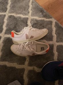 veja womens trainers.