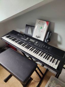 Yamaha PSR-EW300 76-Key Keyboard w/ Stand & Stool