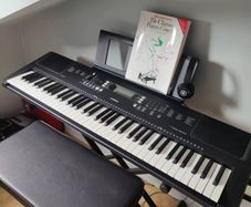 Yamaha PSR-EW300 76-Key Keyboard w/ Stand & Stool