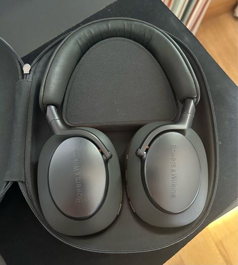 Bowers & Wilkins PX8 McLaren Edition