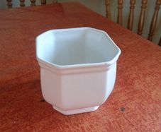 White Ceramic Flower Pot for Sale