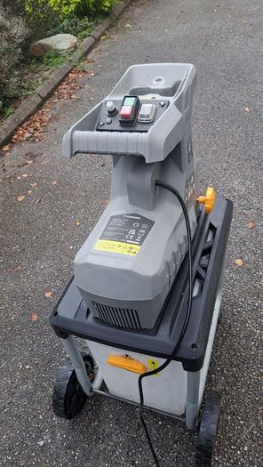 Titan TTSHR2800 2800W 200kg/hr Garden Shredder