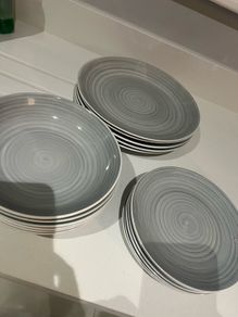 Dining set/ dinnerware