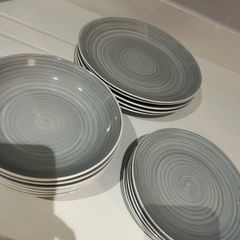 Dining set/ dinnerware