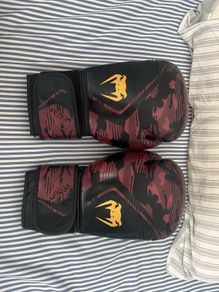 Venom boxing gloves