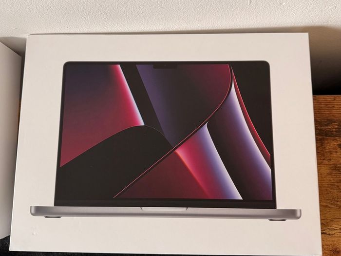 MacBook Pro 14 M2 2023 Mint Condition Model A2779