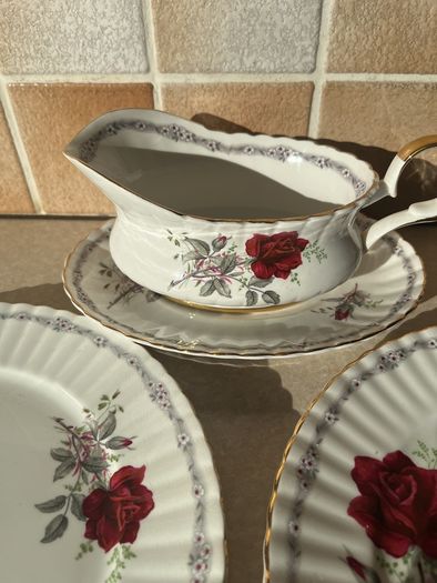 Vintage Royal Stafford "Roses to Remember " 4 Dinner plates & Large Gravy Jug & stand