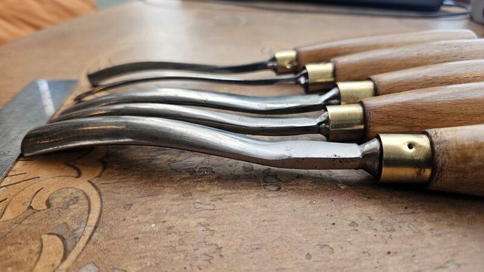 5 Ashley Iles curved carving gouges