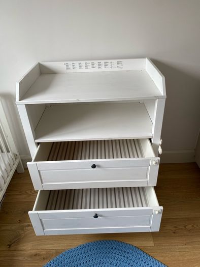 baby change table
