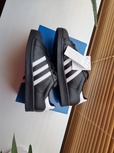 adidas superstar original Black