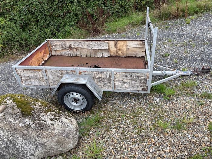 Trailer 6ft x 4ft needs renovation