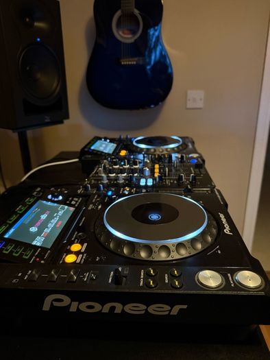 CDJ-2000 Nexus + Hard Cases