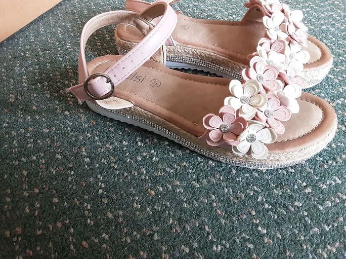 Floral sandals