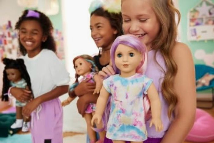 American Girl 18-Inch Truly Me Doll with Blue Eyes, Lavender & pink Hair EUC