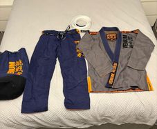 Venum BJJ Gi/jujitsu suit (fits a size xs)