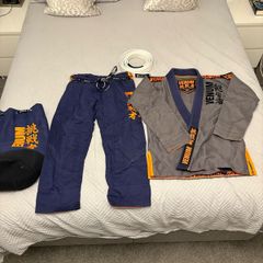 Venum BJJ Gi/jujitsu suit (fits a size xs)