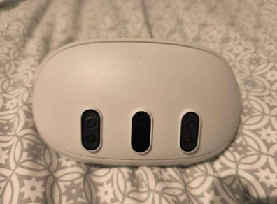 Quest 3 512gb + with battery strap and 2 face cushions