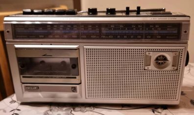 From 1983  Philips D-7234, full working, no battery cover.