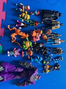 Action figures bundle
