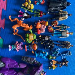 Action figures bundle