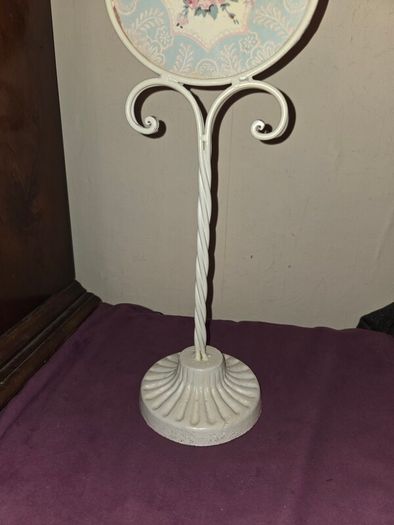 Vintage metal free standing toliet paper holder
