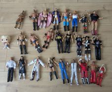 24 Wwe Figures & 1 Pop! Cody Rhodes