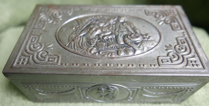 Vintage 1930 s Tin For State Express. Ornate Vintage State Express 333 Metal Tin With Wood Lining