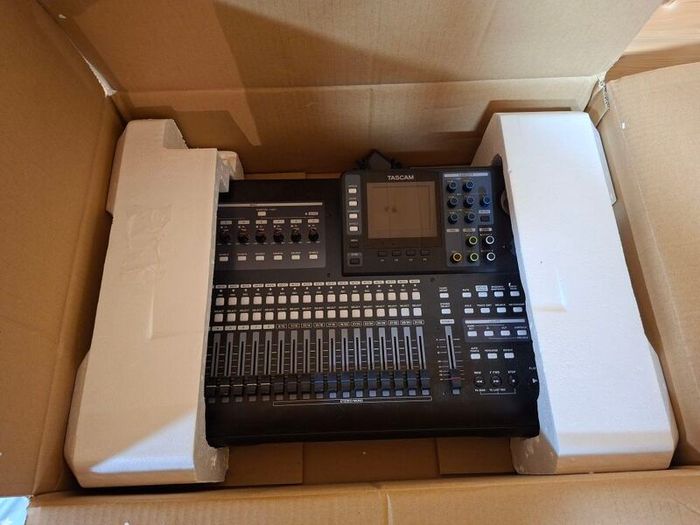 Tascam DP-32SD 32-Track Digital Portastudio