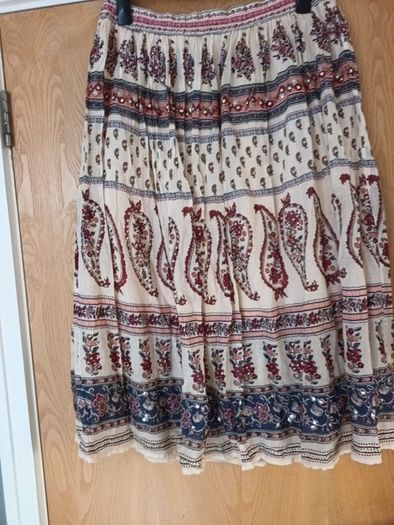 New Look Marie Paisley  Skirt. Size 16.    B.N.W.T