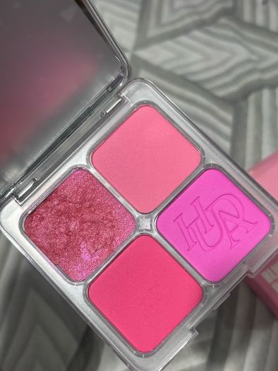 Huda beauty blush palette