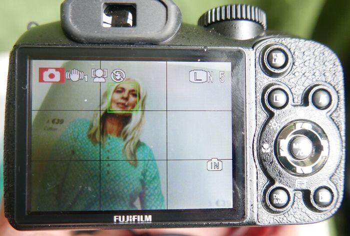 FUJIFILM FINEPIX S2800HD Digital Camera 14.0MP 18x Optical Zoom and Bag Tested