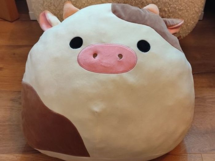 Squishmallow 16inch Ronnie the Cow. ( 40cm )