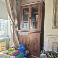 shelving unit