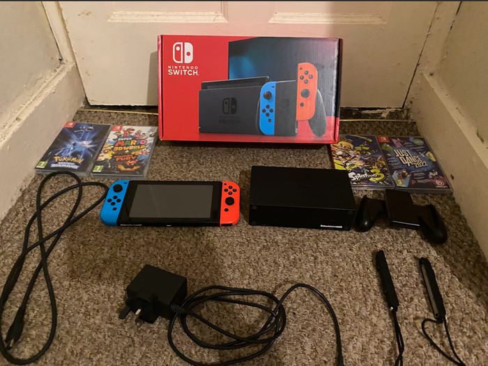 Nintendo Switch 32GB, Neon Red & Blue + 4 Games