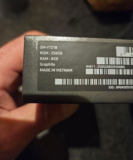 samsung Galaxy flip4 256Gb for parts or fix