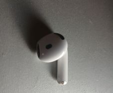 Apple 4th gen right eirbud