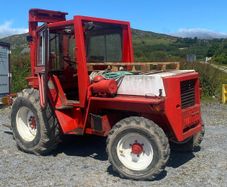 Rough terrain forklift