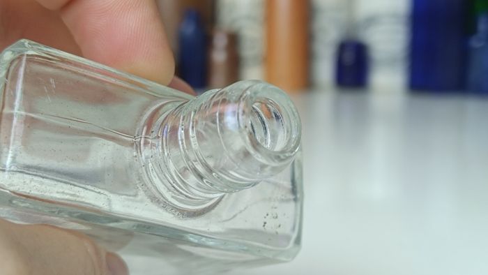 482 - Set of 5 Vintage Clear Glass Screw Top Collectible Decorative Bottles