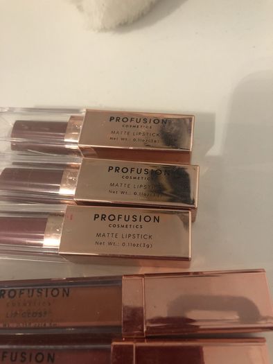 lipstick / lipgloss