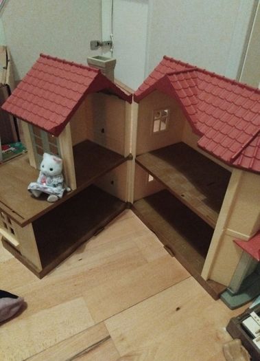 Sylvanian red roof house