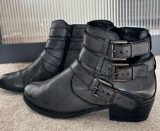Leather ankle boots by Moda in Pelle Size 4/37