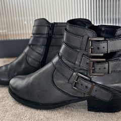Leather ankle boots by Moda in Pelle Size 4/37
