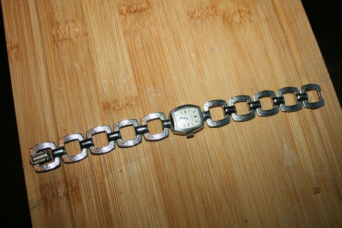 Vintage Pratina 17 Rubis Mechanical Watch (in working order)