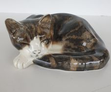 Mike Hinton porcelain sleeping cat signed