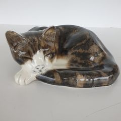 Mike Hinton porcelain sleeping cat signed