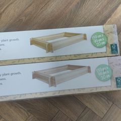 Raised garden bed