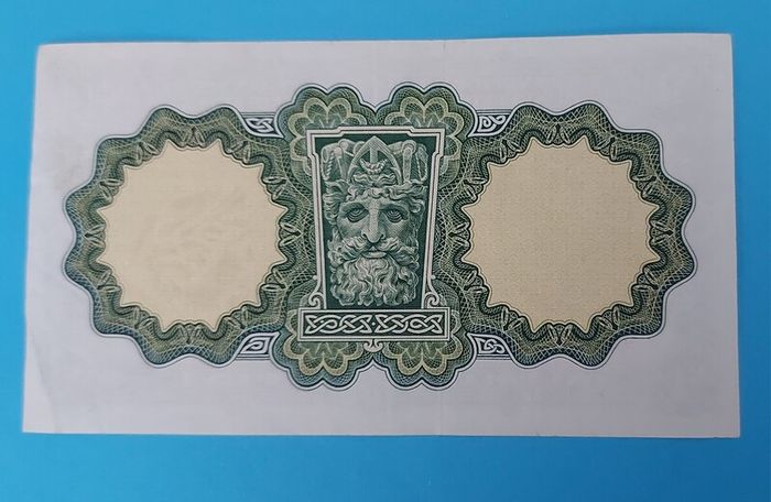 Irish 1972  Lady Lavery One pound banknote in Extremley Fine